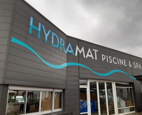 hydramat, constructeur de piscines, enseignes du magasin