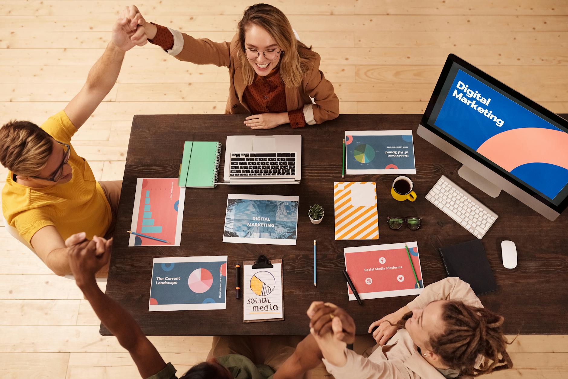 Marketing digital : définition pratique et différences avec le marketing traditionnel — réunion stratégie marketing digital