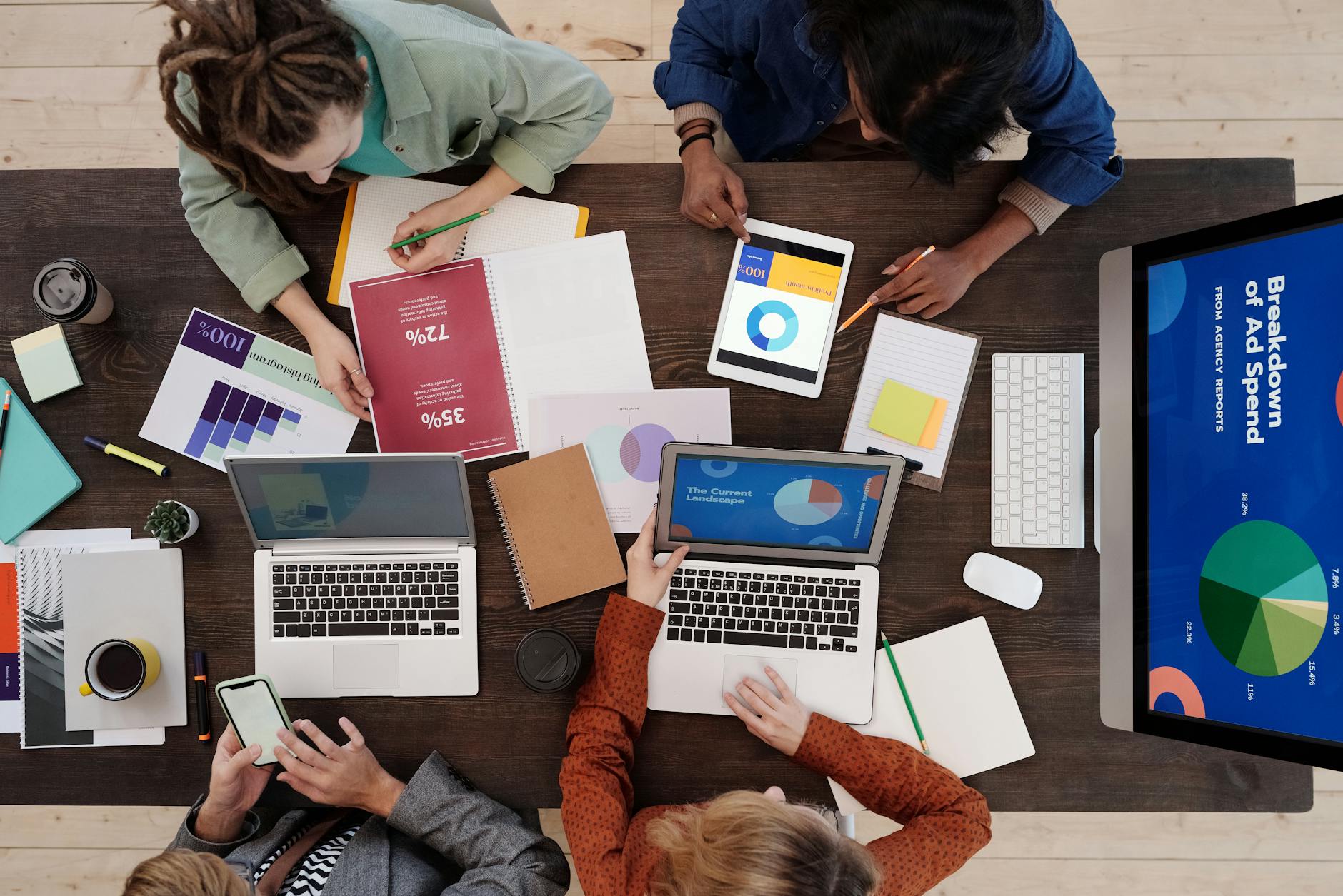 Content marketing : définition concrète et erreurs fréquentes à éviter — réunion stratégie de marketing de contenu