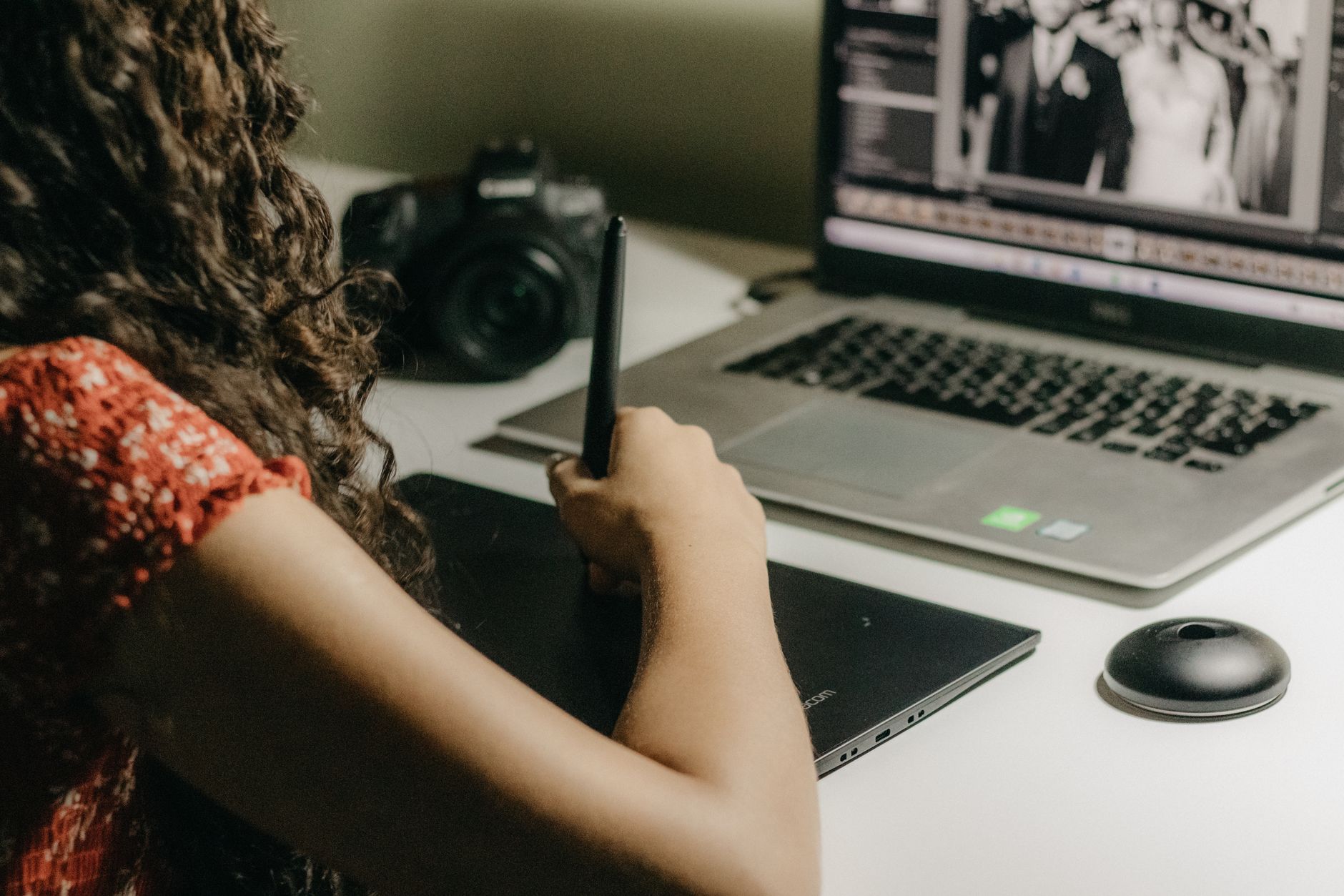Les étapes concrètes pour créer un logo sur Canva : le guide essentiel — processus de création de logo sur ordinateur