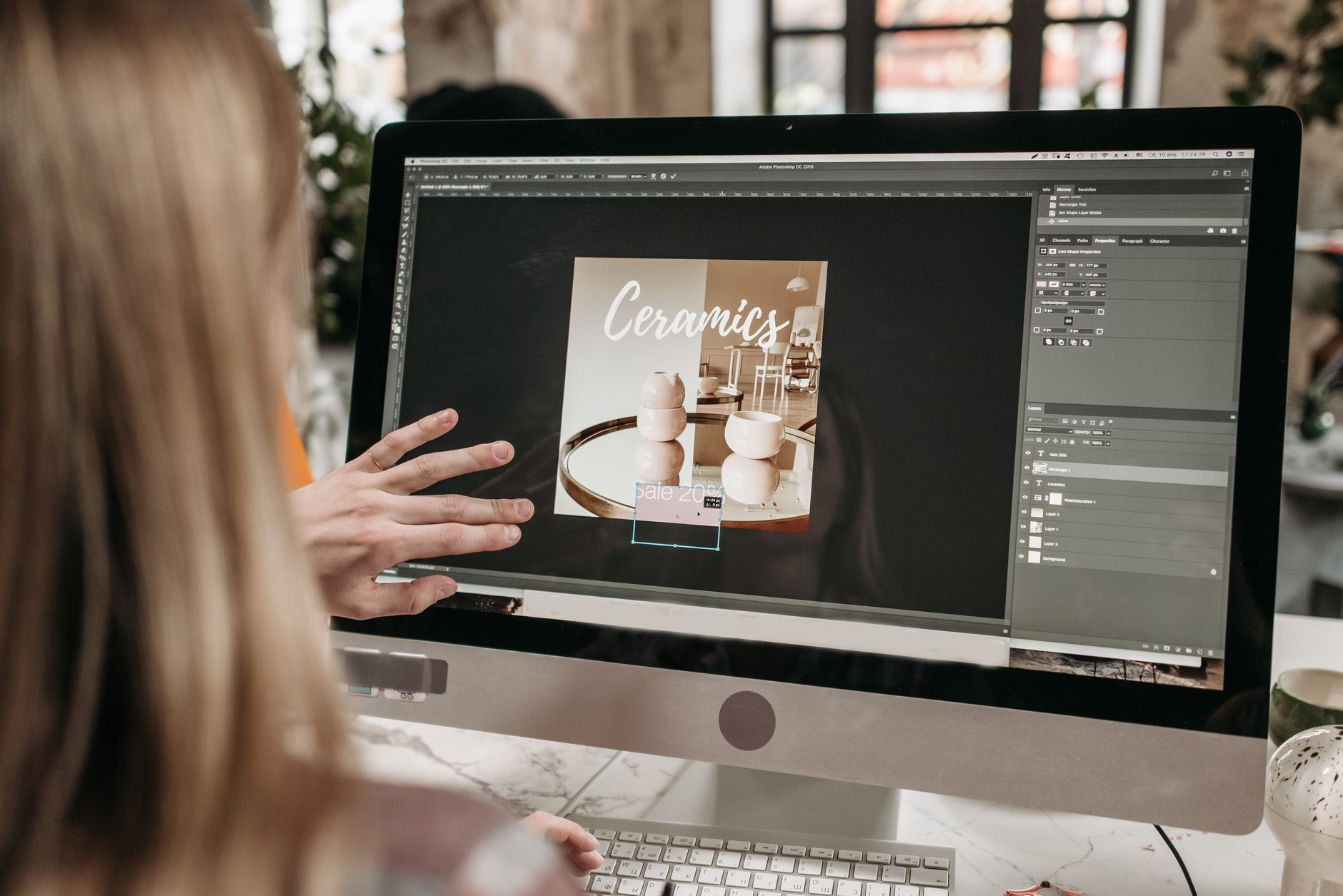 Créer un logo sur Canva — processus de création de logo sur ordinateur