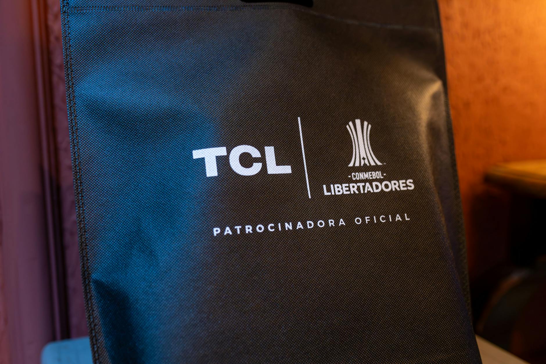 Comprendre le co-branding : bien plus qu’un simple collage de logos — collaboration de marques logos produits